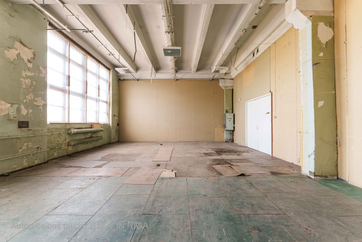 Sludinājumi. Daudzfunkcionālas komercplatības Purvciemā, blakus t/c Domina, bez apkures.  Piedāvājam nomai Cena: 425 EUR/mēn Foto #3