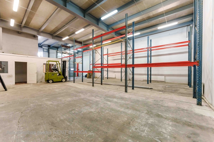 Объявление. Аренда коммерческого помещения с многофункциональным назначением. Въезд на территорию с улицы Цена: 1344 EUR/мес. Foto #4