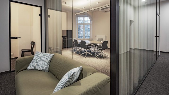 Sludinājumi. Reprezentablas biroju telpas vēsturiskā biroju un komerctelpu ēkā, Vaļņu ielā 3.  Ēka celta 1912. Cena: 2638 EUR/mēn Foto #6