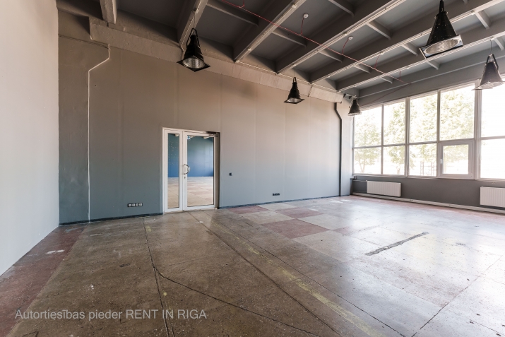 Sludinājumi. Tirdzniecības telpas Purvciemā  netālu no T/C Domina  Iznomā tirdzniecības telpas, pilnībā renovētā Cena: 1233 EUR/mēn Foto #6