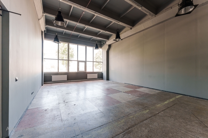 Sludinājumi. Tirdzniecības telpas Purvciemā  netālu no T/C Domina  Iznomā tirdzniecības telpas, pilnībā renovētā Cena: 826 EUR/mēn Foto #2