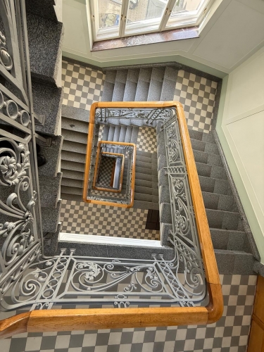 Sludinājumi. Iznomā mēbelētu biroju Rīgas centrā  Birojs atrodas valsts nozīmes arhitektūras piemineklī  Cena: 600 EUR/mēn Foto #5