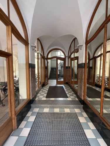 Sludinājumi. Iznomā mēbelētu biroju Rīgas centrā  Birojs atrodas valsts nozīmes arhitektūras piemineklī  Cena: 600 EUR/mēn Foto #4