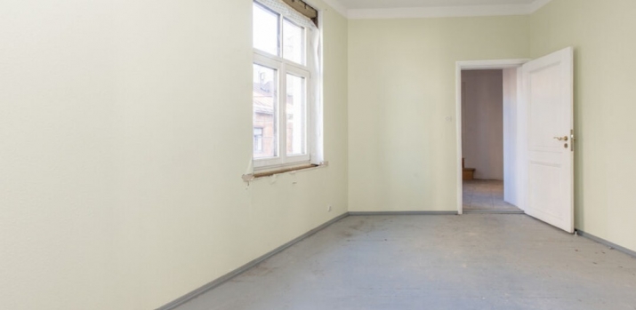 Sludinājumi. Pārdod neremontētu 3 istabu dzīvokli renovētā koka mājā ar logiem uz dienvidu pusi.  Īpašums Cena: 126080 EUR Foto #3