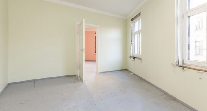 Sludinājumi. Pārdod neremontētu 3 istabu dzīvokli renovētā koka mājā ar logiem uz dienvidu pusi.  Īpašums Cena: 126080 EUR Foto #7