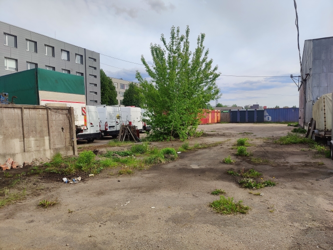 Sludinājumi. Iznomā asfaltētu laukumu.  Teritorijā video novērošana. Iespēja blakus ēkā nomāt Cena: 750 EUR/mēn Foto #2