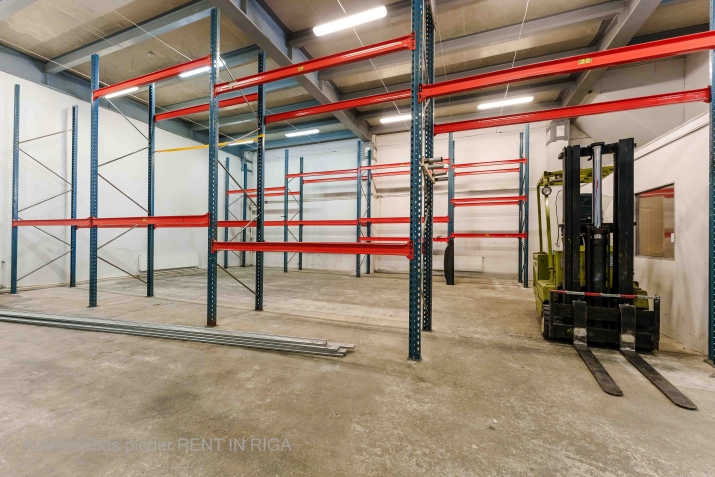 Sludinājumi. Kvalitatīvas telpas ar apkuri Iļguciemā.  Iebraukšana no Ūdens ielas. Multifunkcionāls pielietojums Cena: 1153 EUR/mēn Foto #2