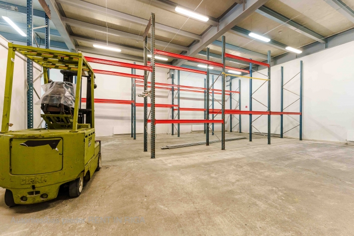 Sludinājumi. Kvalitatīvas telpas ar apkuri Iļguciemā.  Iebraukšana no Ūdens ielas. Multifunkcionāls pielietojums Cena: 1153 EUR/mēn Foto #3