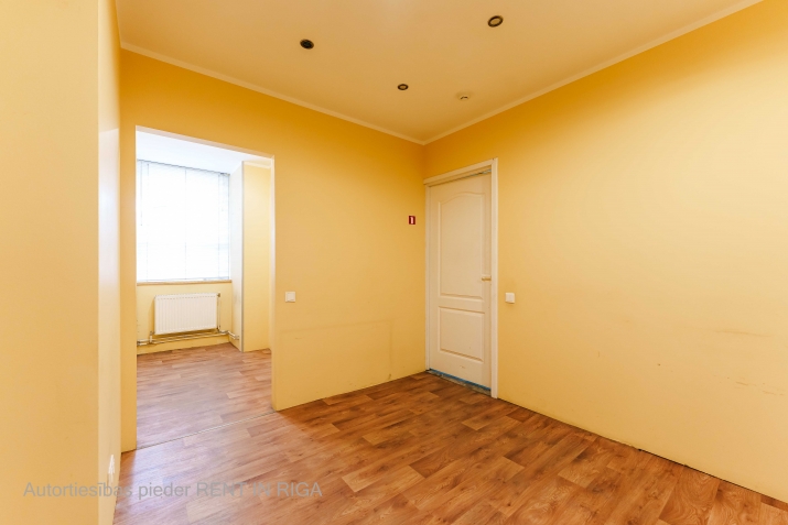 Sludinājumi. Kvalitatīvas telpas ar apkuri Iļguciemā.  Iebraukšana no Ūdens ielas. Multifunkcionāls pielietojums Cena: 1153 EUR/mēn Foto #8