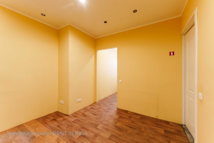 Sludinājumi. Kvalitatīvas telpas ar apkuri Iļguciemā.  Iebraukšana no Ūdens ielas. Multifunkcionāls pielietojums Cena: 1153 EUR/mēn Foto #9