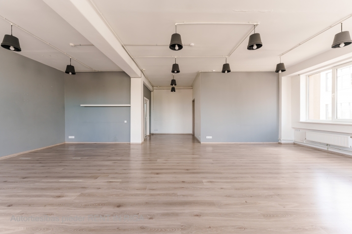 Sludinājumi. Gaišas un kvalitatīvas biroja telpas Purvciemā, netālu no tirdzniecības centra Domina.  Nomas maksa Cena: 432 EUR/mēn Foto #4