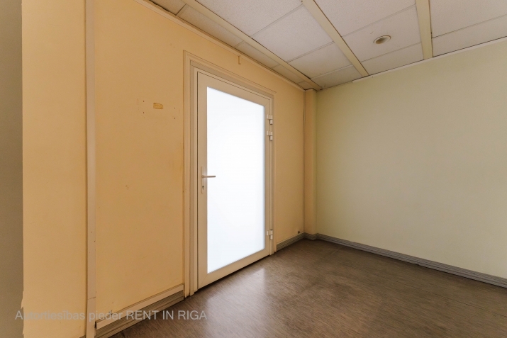 Sludinājumi. Gaišas un kvalitatīvas biroja telpas Purvciemā, netālu no tirdzniecības centra Domina.  Nomas maksa Cena: 432 EUR/mēn Foto #7