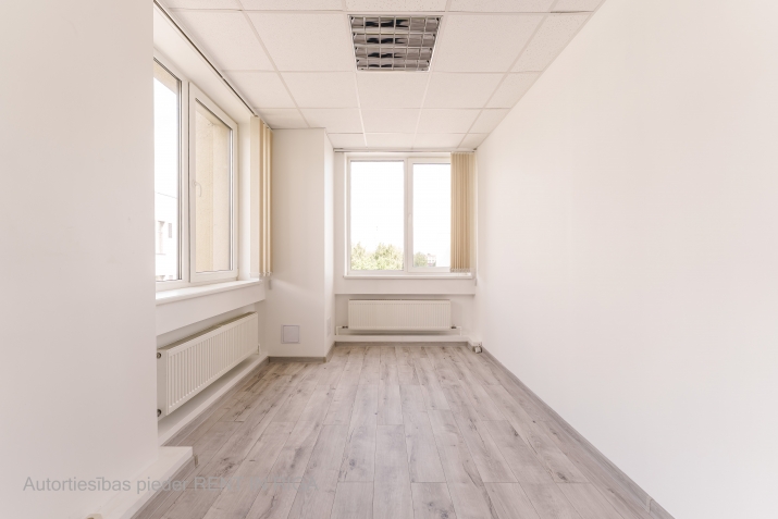 Sludinājumi. Gaišas un kvalitatīvas biroja telpas Purvciemā, netālu no tirdzniecības centra Domina.  Telpas pēc Cena: 313 EUR/mēn Foto #5