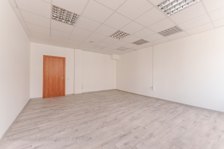 Sludinājumi. Gaišas un kvalitatīvas biroja telpas Purvciemā, netālu no tirdzniecības centra Domina.  Telpas pēc Cena: 313 EUR/mēn Foto #6