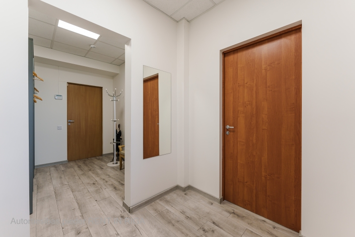 Sludinājumi. Gaišas un kvalitatīvas biroja telpas Purvciemā, netālu no tirdzniecības centra Domina.  Telpas pēc Cena: 313 EUR/mēn Foto #7