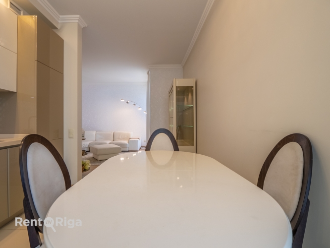 Объявление. Сдается светлая и уютная 4-комнатная квартира в новостройке. В стоимость аренды включены 2 Цена: 1450 EUR/мес. Foto #9