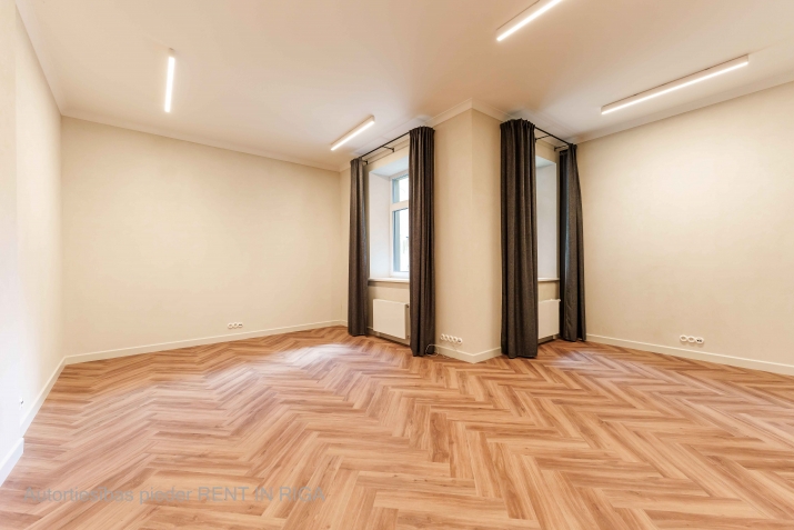 Объявление. Gaišas, pilnībā renovētas biroja telpas vienā no zaļākajām un pieprasītākajām Rīgas apkaimēm  Цена: 1600 EUR/мес. Foto #4