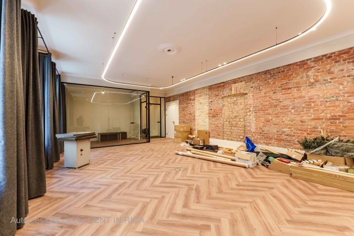 Объявление. Gaišas, pilnībā renovētas biroja telpas vienā no zaļākajām un pieprasītākajām Rīgas apkaimēm  Цена: 1600 EUR/мес. Foto #2