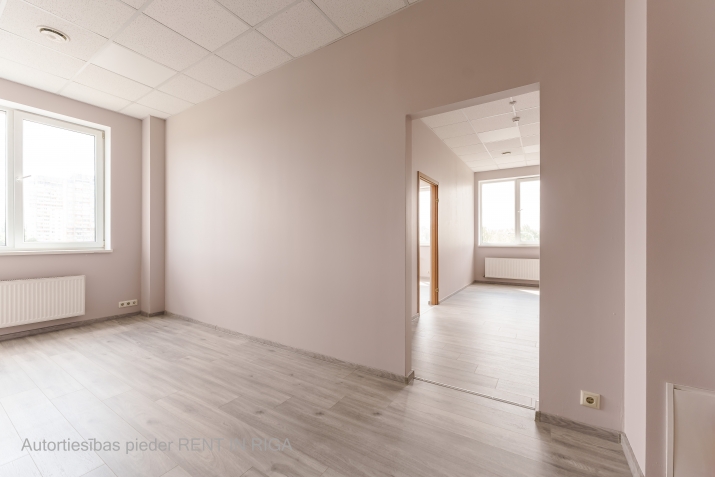 Объявление. Светлое офисное помещение с небольшой кухонной зоной в Пурвциемсе, недалеко от торгового центра Цена: 361 EUR/мес. Foto #8