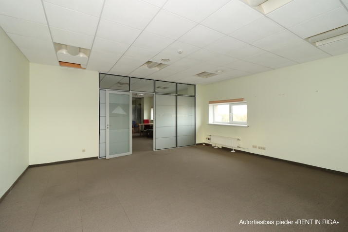 Sludinājumi. Biroja telpas Purvciemā, netālu no tirdzniecības centra Domina.  Kapitāli renovēta biroju, ražotņu Cena: 270 EUR/mēn Foto #3