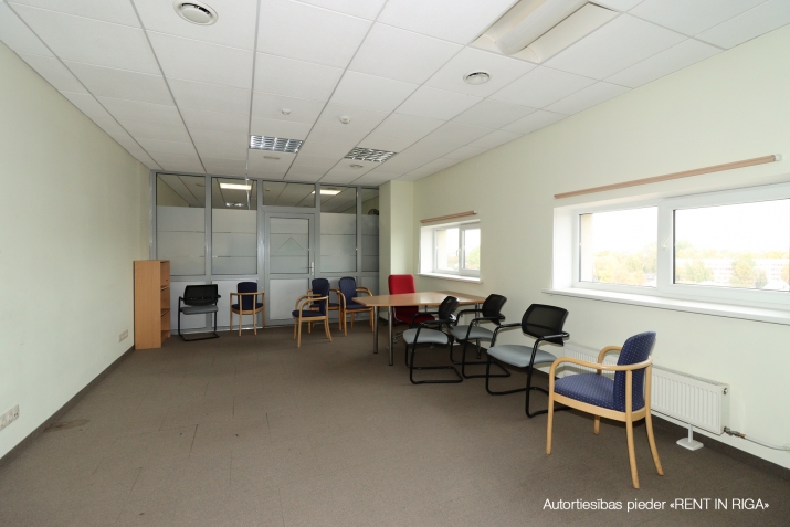 Sludinājumi. Biroja telpas Purvciemā, netālu no tirdzniecības centra Domina.  Kapitāli renovēta biroju, ražotņu Cena: 270 EUR/mēn Foto #2