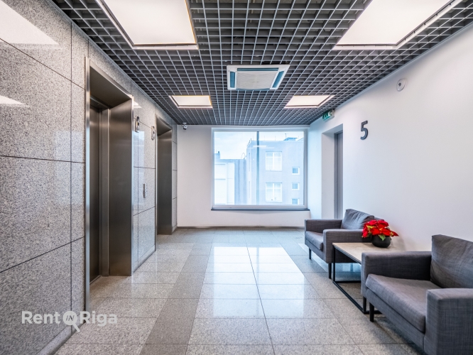 Объявление. Furnished open-plan office in a newly built office building in the Quiet Centre.  The space Цена: 1338 EUR/мес. Foto #6