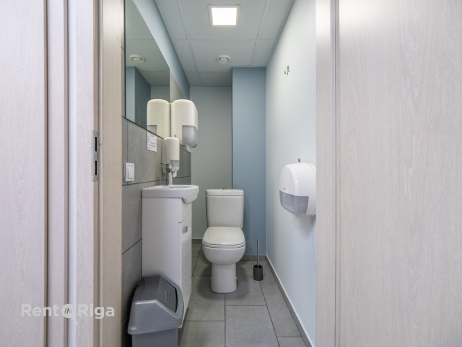 Объявление. Furnished open-plan office in a newly built office building in the Quiet Centre.  The space Цена: 1338 EUR/мес. Foto #7