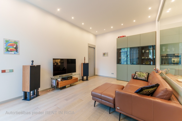 Sludinājumi. Tiek pārdots 4-istabu dzīvoklis Bulduros ar 17,4m2 terasi. Dzīvoklis atrodas mūsdienīgā ēkā ar Cena: 299000 EUR Foto #2