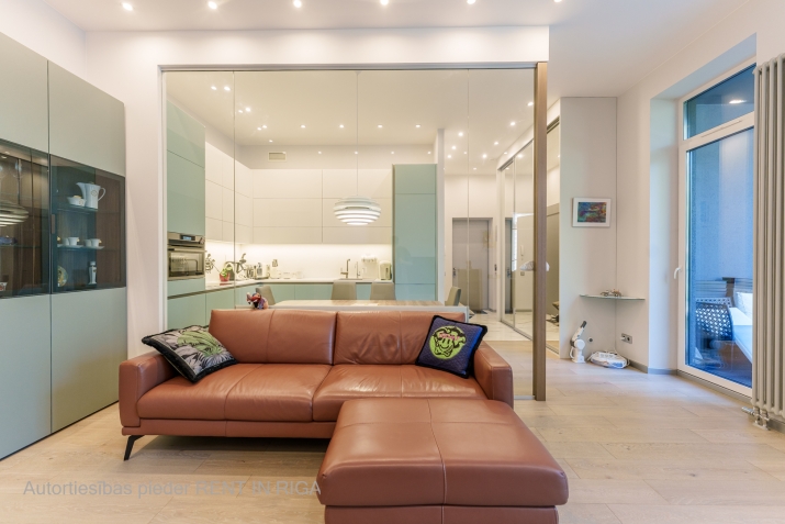 Sludinājumi. Tiek pārdots 4-istabu dzīvoklis Bulduros ar 17,4m2 terasi. Dzīvoklis atrodas mūsdienīgā ēkā ar Cena: 299000 EUR Foto #3