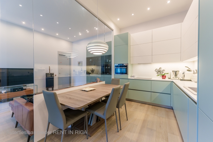 Sludinājumi. Tiek pārdots 4-istabu dzīvoklis Bulduros ar 17,4m2 terasi. Dzīvoklis atrodas mūsdienīgā ēkā ar Cena: 299000 EUR Foto #5