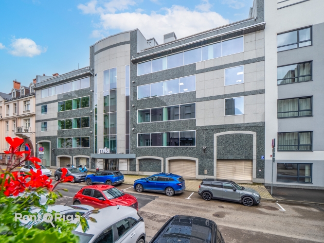 Sludinājumi. Jauns birojs ar atvērtu plānojumu.  Tas atrodas mūsdienīgā biroju ēkā Klusajā centrā.  Nomniekam Cena: 1102 EUR/mēn Foto #1