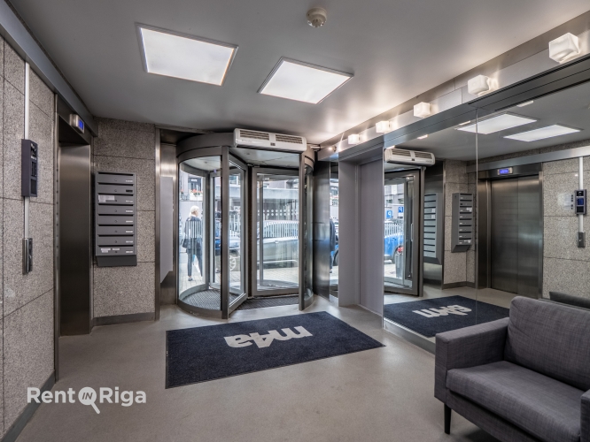 Sludinājumi. Jauns birojs ar atvērtu plānojumu.  Tas atrodas mūsdienīgā biroju ēkā Klusajā centrā.  Nomniekam Cena: 1102 EUR/mēn Foto #4