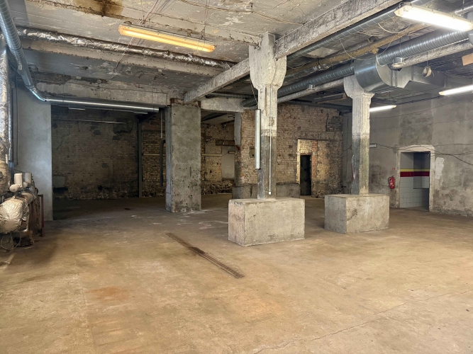 Sludinājumi. Iznomā servisa telpas Āgenskalnā  410 m, 1. stāvs, 12 telpas  Tiek iznomātas plašas servisa telpas Cena: 1845 EUR/mēn Foto #2