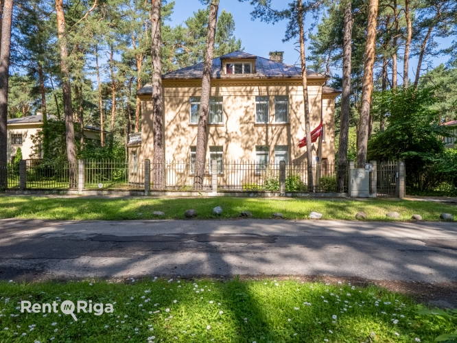 Объявление. An elegant brick private house for sale in one of Rigas most sought-after neighborhoods  Mežaparks. Цена: 950000 EUR Foto #1