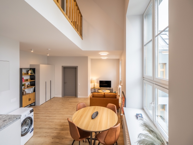 Объявление. Квартира лофтового типа в пешей доступности от Тихого центра.  Он расположен в отреставрированном Цена: 800 EUR/мес. Foto #3