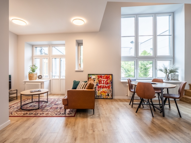 Объявление. Квартира лофтового типа в пешей доступности от Тихого центра.  Он расположен в отреставрированном Цена: 800 EUR/мес. Foto #2