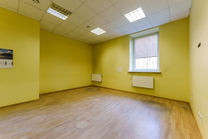 Объявление. Aрендa офисa в историческом здании Рижской киностудии  удобное расположение и широкие возможности!  Цена: 287 EUR/мес. Foto #1