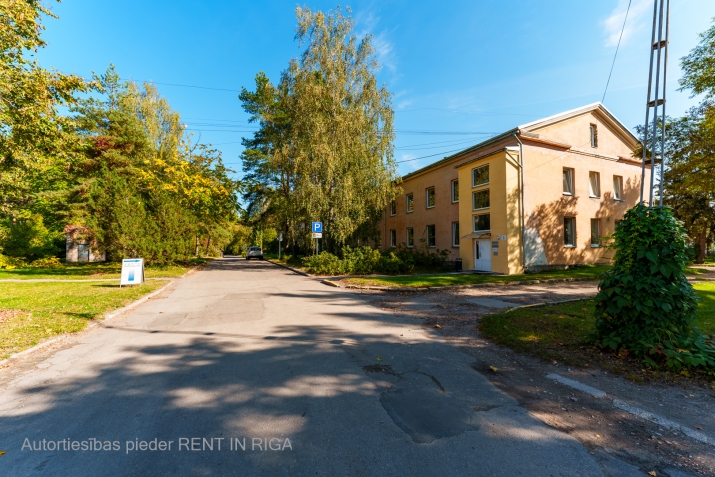 Sludinājumi. Iznomā biroja telpas Šmerlī, \'Rīgas kinostudija\' ēkā, 2. stāvā. Platība sastāv no vienas telpas. Cena: 183 EUR/mēn Foto #7