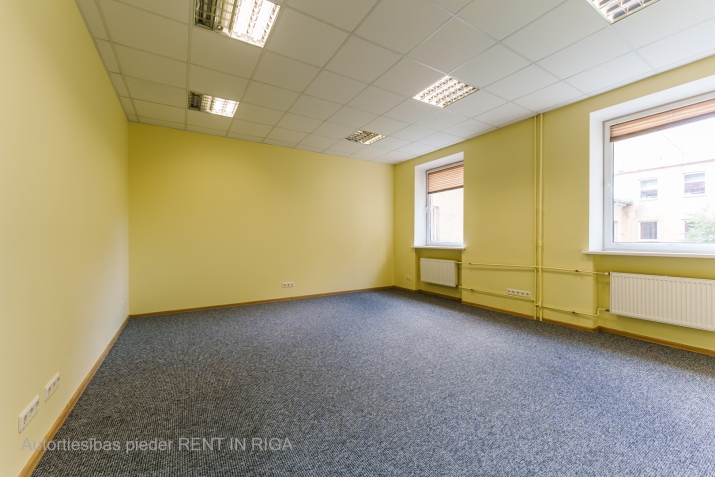 Sludinājumi. Iznomā biroja telpas Šmerlī, \'Rīgas kinostudija\' ēkā, 2. stāvā. Platība sastāv no vienas telpas. Cena: 183 EUR/mēn Foto #2