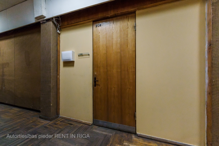 Sludinājumi. Iznomā biroja telpas Šmerlī, \'Rīgas kinostudija\' ēkā, 2. stāvā. Platība sastāv no vienas telpas. Cena: 183 EUR/mēn Foto #4