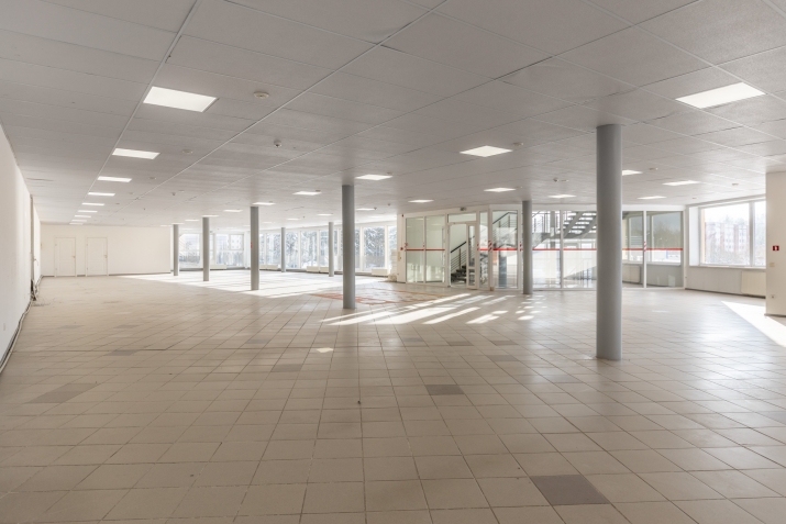 Sludinājumi. Tirdzniecības telpas T/C Arēna, Aizkrauklē.  Iznomā tirdzniecības zāli un noliktavu 2.stāvā. Cena: 600 EUR/mēn Foto #6