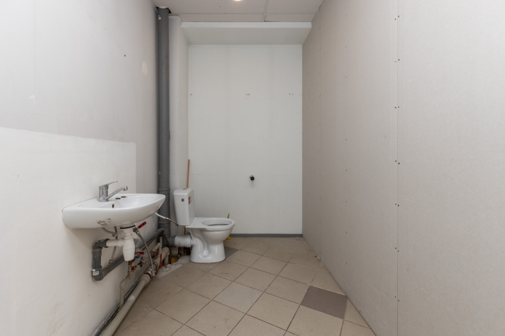 Sludinājumi. Tirdzniecības telpas T/C Arēna, Aizkrauklē.  Iznomā tirdzniecības zāli un noliktavu 2.stāvā. Cena: 600 EUR/mēn Foto #7