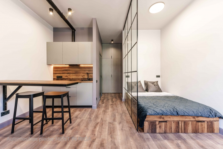 Sludinājumi. Elegants un kvalitatīvi izveidots dzīvoklis vienā no visstraujāk attīstošajām Rīgas centra apkaimēm Cena: 109000 EUR Foto #1