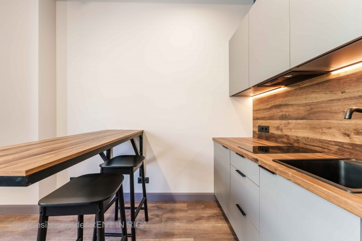 Sludinājumi. Elegants un kvalitatīvi izveidots dzīvoklis vienā no visstraujāk attīstošajām Rīgas centra apkaimēm Cena: 109000 EUR Foto #4