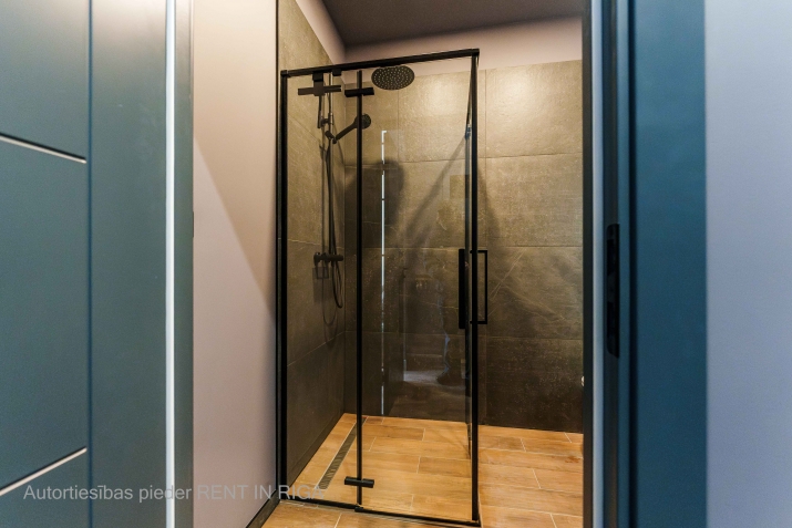 Sludinājumi. Elegants un kvalitatīvi izveidots dzīvoklis vienā no visstraujāk attīstošajām Rīgas centra apkaimēm Cena: 109000 EUR Foto #9