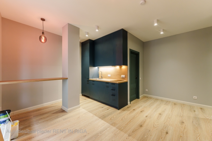 Sludinājumi. Iegādei pieejams mūsdienīgs un līdz detaļām pārdomāts studio tipa dzīvoklis Ernesta Birznieka-Upīša Cena: 79000 EUR Foto #3