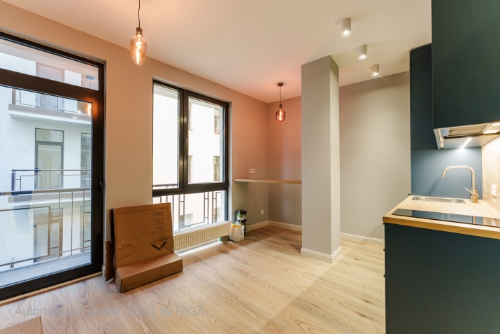 Sludinājumi. Iegādei pieejams mūsdienīgs un līdz detaļām pārdomāts studio tipa dzīvoklis Ernesta Birznieka-Upīša Cena: 79000 EUR Foto #2