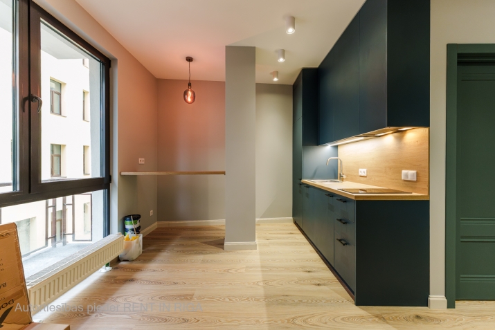 Sludinājumi. Iegādei pieejams mūsdienīgs un līdz detaļām pārdomāts studio tipa dzīvoklis Ernesta Birznieka-Upīša Cena: 79000 EUR Foto #1