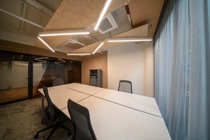 Sludinājumi. Iznomā Co-working space biroju Galerija Rīga!  Bez sākotnējiem ieguldījumiem  pilnībā aprīkots un Cena: 1400 EUR/mēn Foto #1