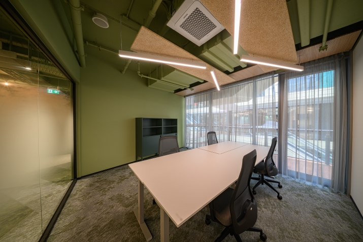 Объявление. Арендуйте co-working офис в Galerija Rīga!  Без начальных вложений  полностью оборудован и готов к Цена: 1400 EUR/мес. Foto #1